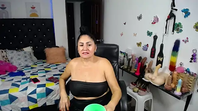 mature_bigboobs10 élő XXX-chatje