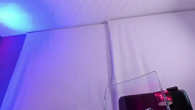 InndrahotのライブXXXチャット