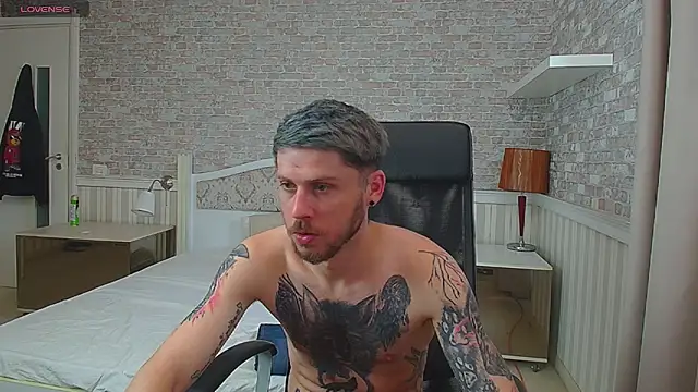 JonahShaw Adlı Modelin Canlı XXX Sohbeti