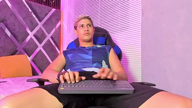 dominic_connor Chat XXX live