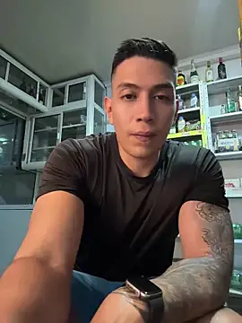 OliverWest04 Adlı Modelin Canlı XXX Sohbeti