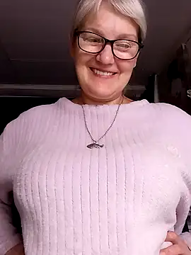 Chat +18 de irinamaux ao vivo