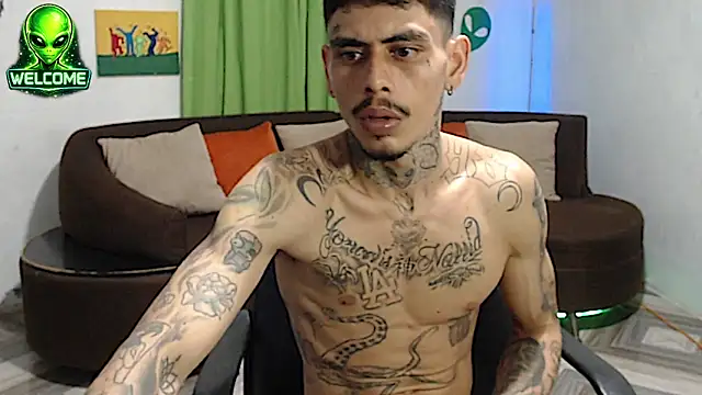 alpha_zom's Live XXX Chat