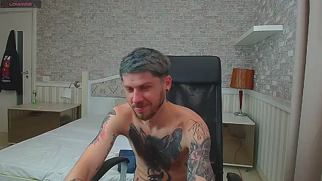 Chat XXX en directo de JonahShaw
