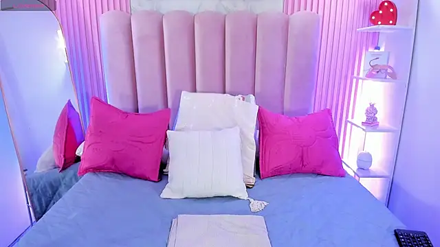 ArianaRougee Adlı Modelin Canlı XXX Sohbeti
