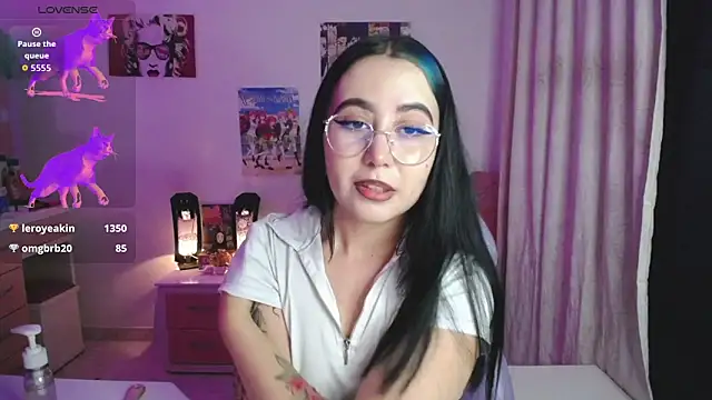 iris_sky élő XXX-chatje