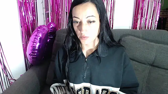 XXX chat uživo modela megaan_lovee
