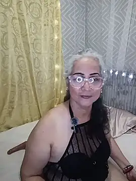 ReinaMadura's Live XXX Chat