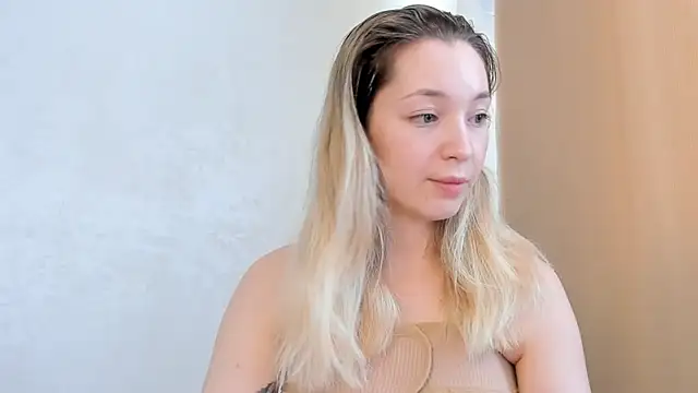 MiaThaine Chat XXX in diretta