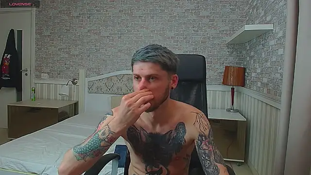 XXX chat uživo modela JonahShaw