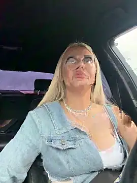 AlmaBby Chat XXX live