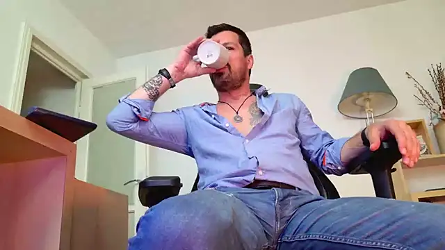 ChrisKoxn Live XXX chat