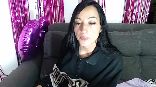 megaan_lovee élő XXX-chatje