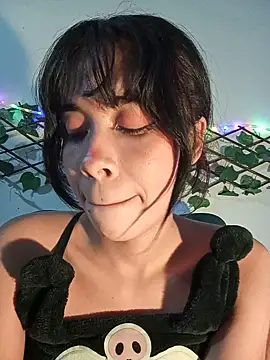 XXX chat uživo modela Dolli_virginpussy