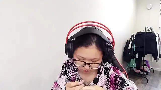 AdelineCanupのライブXXXチャット