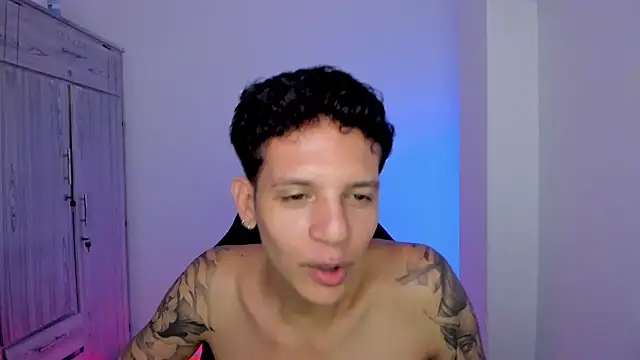 tylernova 라이브 XXX 채팅