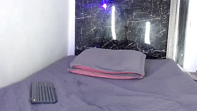 Adrian_Wolfn Live XXX chat