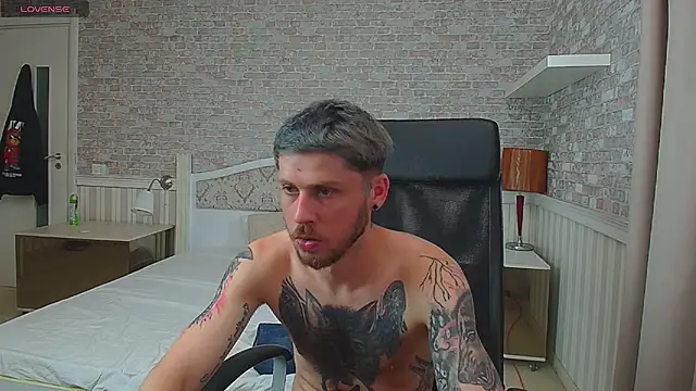 JonahShaw Adlı Modelin Canlı XXX Sohbeti