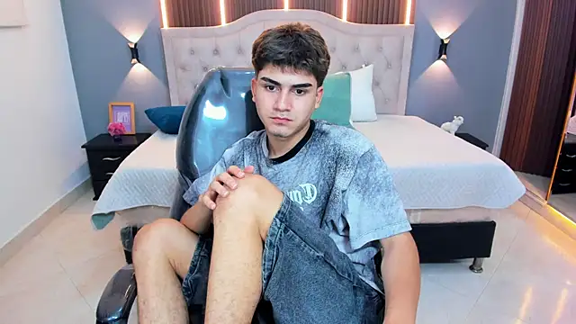 Tommy18__'s Live XXX Chat