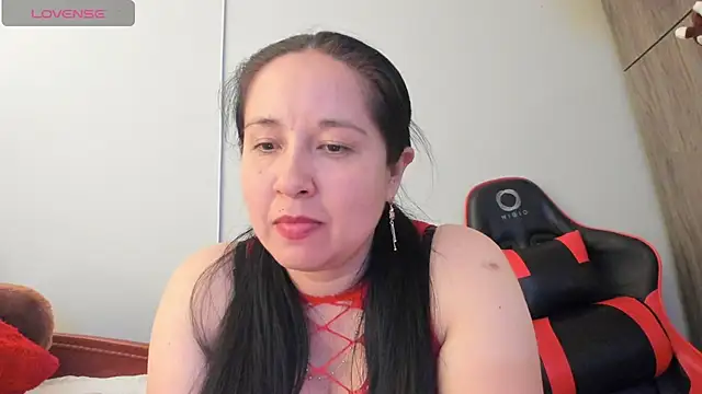XXX chat uživo modela cami_hot_tits