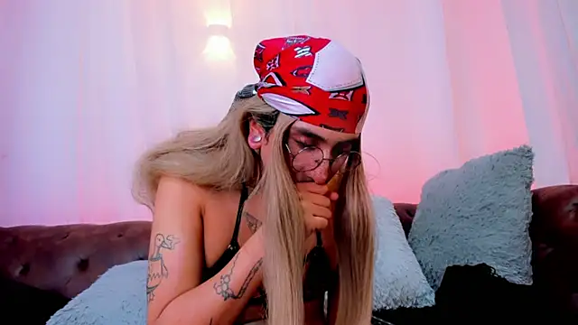 BadKittyTS – Naživo XXX chat