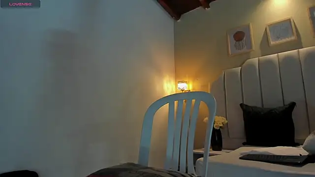 Sara_Hanks Chat XXX in diretta