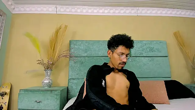 NoaahTylor's Live XXX Chat
