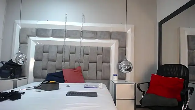 Lucie_Red Chat XXX in diretta