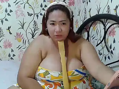 Fantasy_Hugetits31 live XXX chat