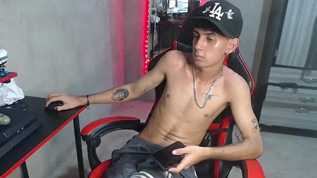 garu-hot18's Live XXX Chat