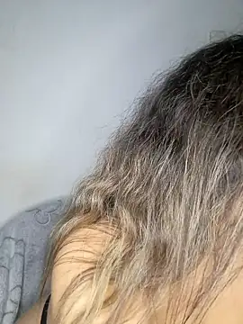 Heidy-cute Chat XXX in diretta