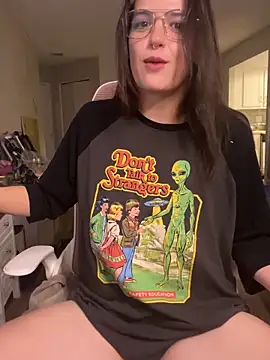 SafeinouterSpace's Live XXX Chat