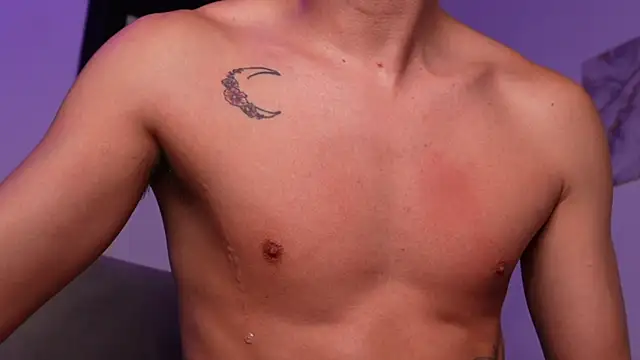 XXX chat uživo modela sweettaaron01