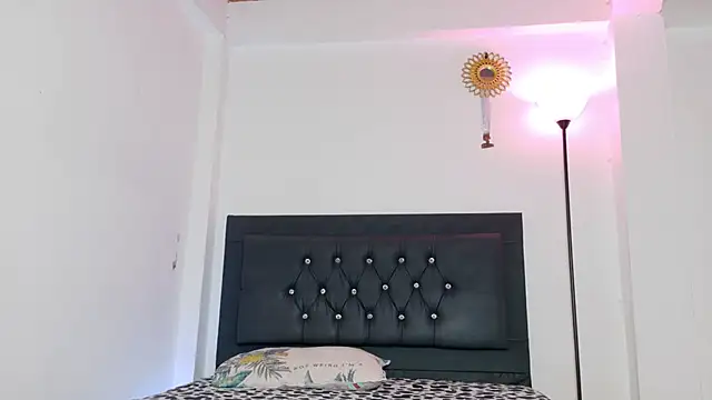 Adele_Rush Chat XXX in diretta