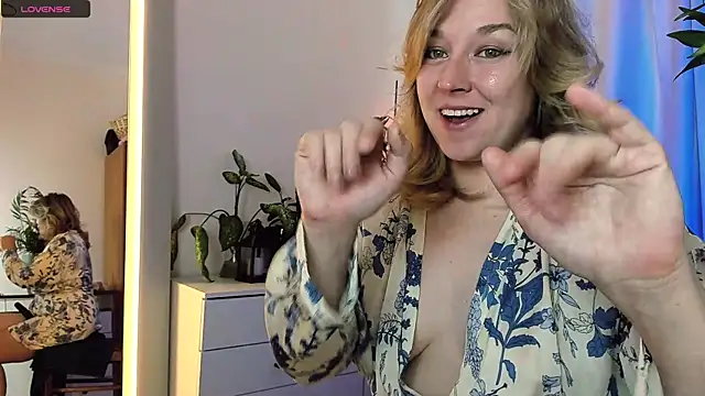 5_in_one's Live XXX Chat