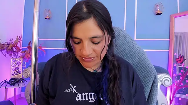Chat XXX en directo de TaraTaylorr