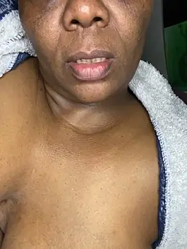 BoobsQueeen 라이브 XXX 채팅