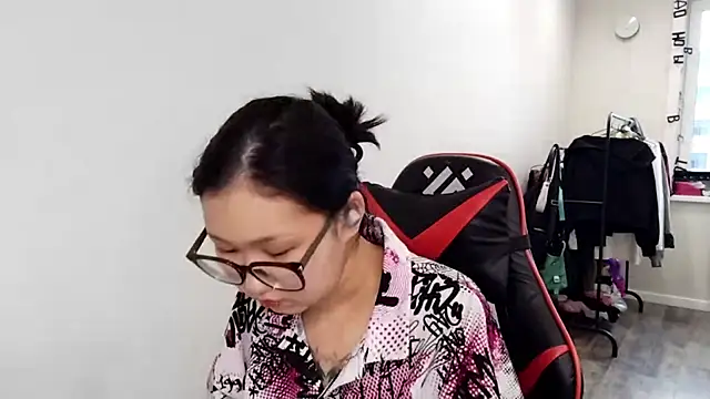 Chat +18 de AdelineCanup ao vivo