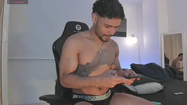 Chat +18 de justin_lenox ao vivo