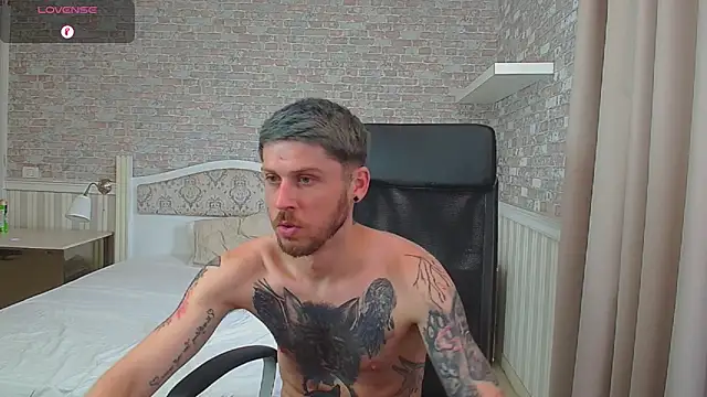 XXX chat uživo modela JonahShaw