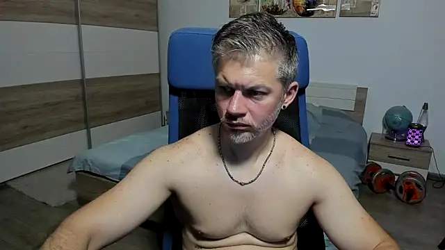 Show modela RobbyShawz na web-kameri