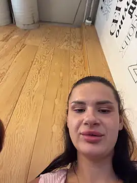 MiraReach Live XXX-Chat