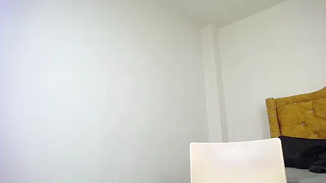 Chris_Dick23: διαδικτυακό σόου στην κάμερα