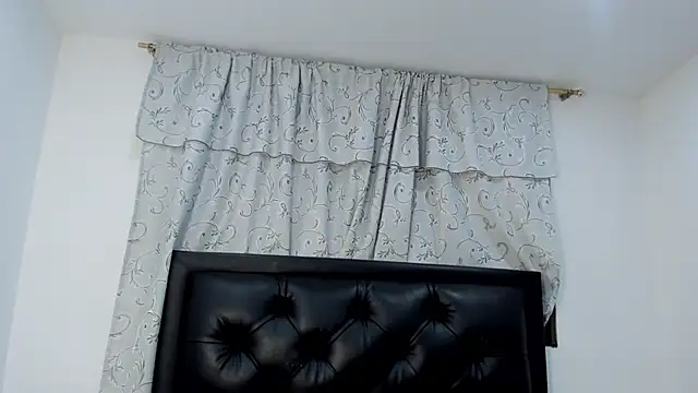 Chat +18 de Nathy_Pelaez ao vivo