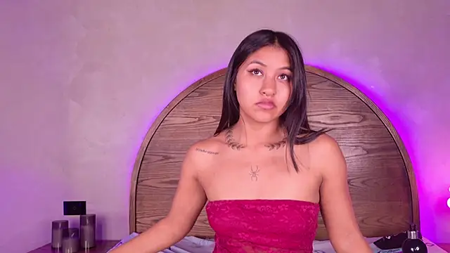 Chat +18 de itzel_jade ao vivo