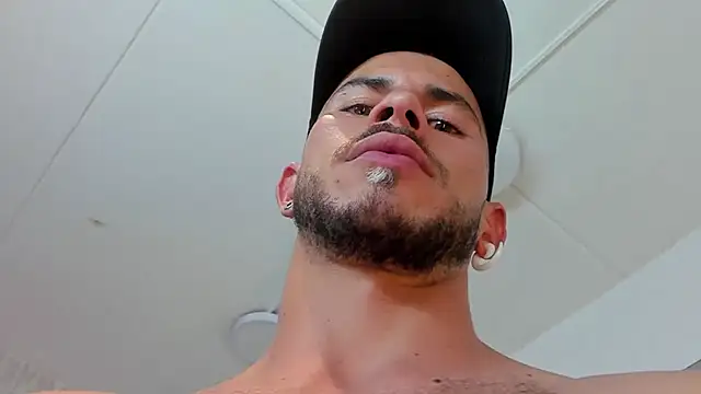 dylan_jacobx Adlı Modelin Canlı XXX Sohbeti