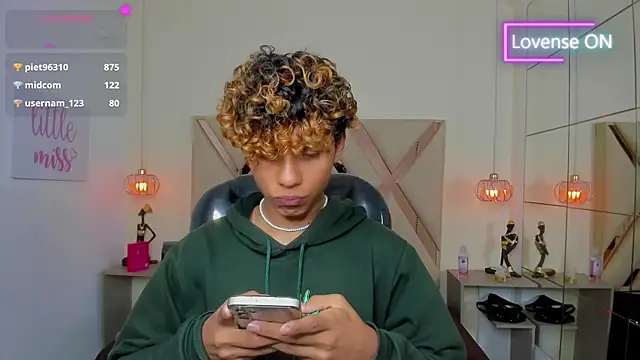 Anyelo_Twinkn Live XXX chat