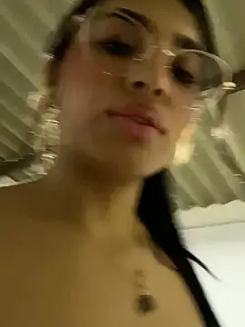 Linda_Saenz_'s Live XXX Chat