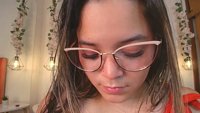 Chat +18 de Shadya_ ao vivo