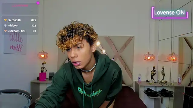 Anyelo_Twinkn Live XXX chat